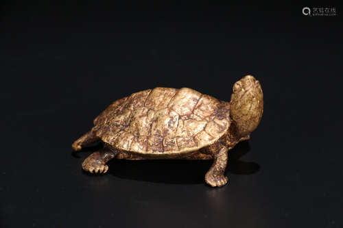 A BRONZE CASTED TURTLE SHAPED PENDANT