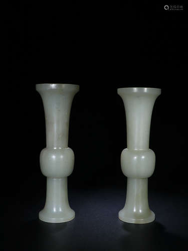 17-19TH CENTURY, A PAIR OF XINJIANG HETIAN JADE VESSEL, QING DYNASTY