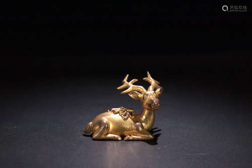 17-19TH CENTURY, A DEER DESIGN GILT BRONZE ORNAMENT, QING DYNASTY