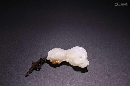 17-19TH CENTURY, A HAND  OF BUDDHA DESIGN HETIAN JADE HAND PIECE, QING DYNASTY