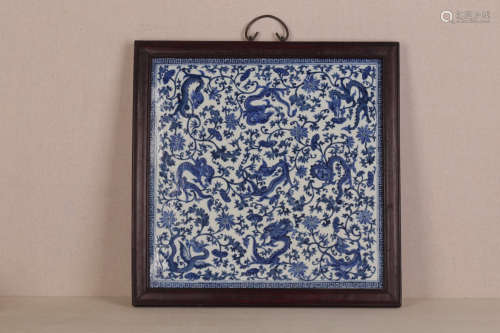 17-19TH CENTURY, A DRAGON PATTERN PORCELAIN HANGING SCREEN, QING DYNASTY