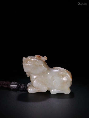 17-19TH CENTURY, AN AUSPICIOUS ANIMAL DESIGN HETIAN JADE ORNAMENT, QING DYNASTY