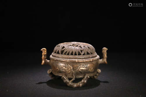 A XUANDE STYLE FLORAL PATTERN BRONZE CENSER