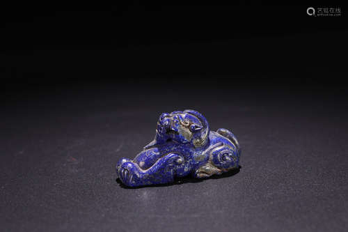 17-19TH CENTURY, AN AUSPICIOUS ANIMAL DESIGN LAZURITE ORNAMENT, QING DYNASTY