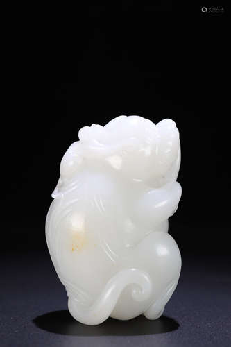 17-19TH CENTURY, AN AUSPICIOUS ANIMAL DESIGN HETIAN JADE ORNAMENT, QING DYNASTY