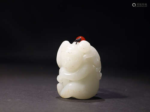 A MONKEY DESIGN XINJIANG HETIAN JADE PENDANT