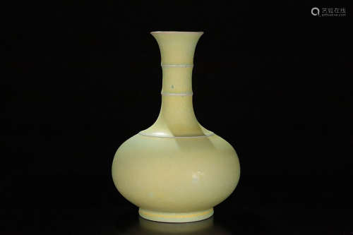 10-12TH CENTURY, A RU KILN GREEN GLAZE PORCELAIN VASE, SONG DYNASTY