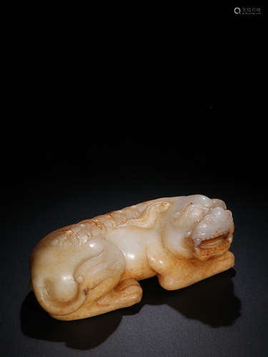 18-19TH CENTURY, AN AUSPICIOUS ANIMAL DESIGN HETIAN JADE ORNAMENT, LATE QING DYNASTY