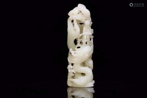 17-19TH CENTURY, A DRAGON DESIGN HETIAN JADE ORNAMENT, QING DYNASTY