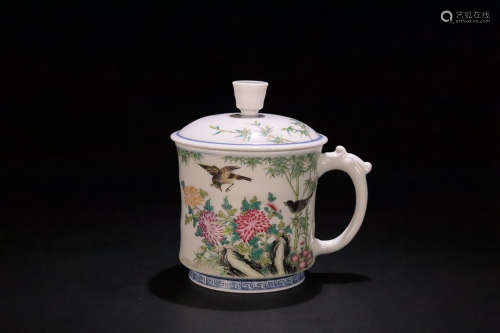 17-19TH CENTURY, A FLORAL AND BIRD PATTERN PORCELAIN CUP, QING DYNASTY