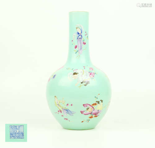 A Chines Green Ground Dou-Cai Porcelain Vase