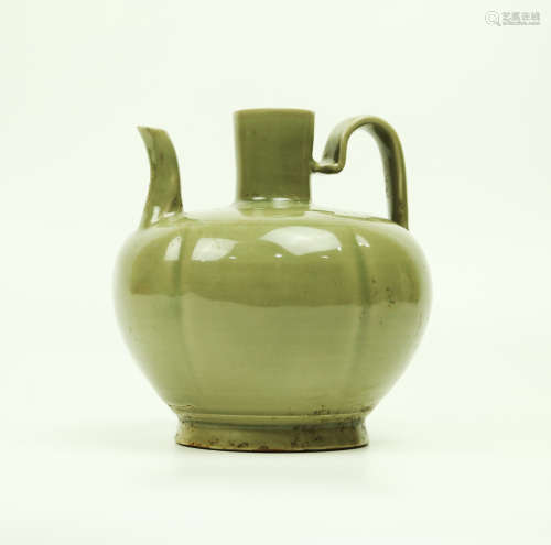 A Chinese Yao-Zhou Porcelain Water Pot