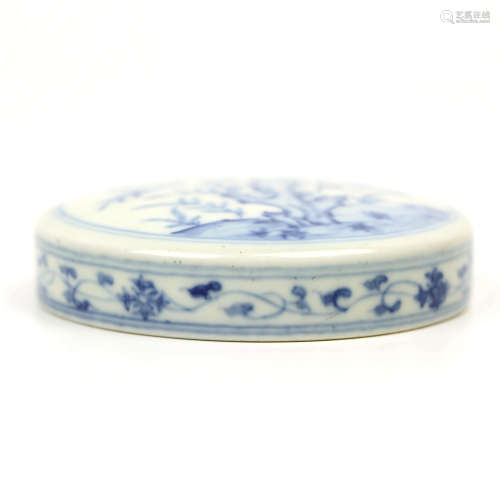 A Chinese Blue and White Porcelain Cover