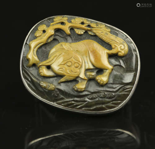 A Chinese Carved Agate Belt Buckle