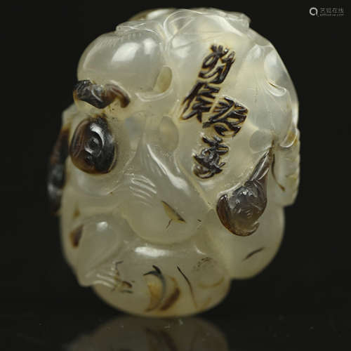 A Chinese Carved Agate Pendant