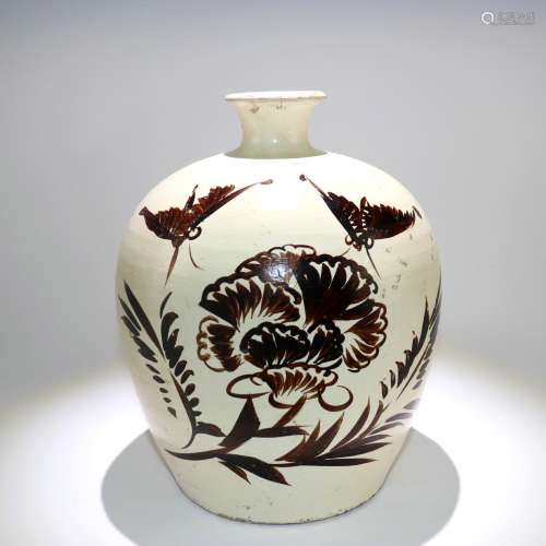 A Chinese Ci-Zhou Porcelain Vase