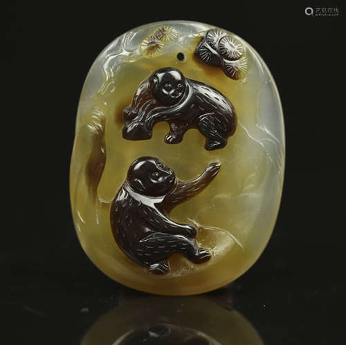 A Chinese Carved Agate Pendant