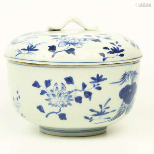 A Chinese Blue and White Porcelain Bowl with Cap