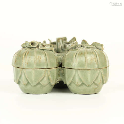 A Chinese Celadon Porcelain Box with Cover