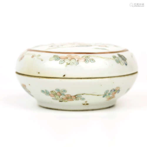 A Chinese Famille-Rose Porcelain Round Box with Cover