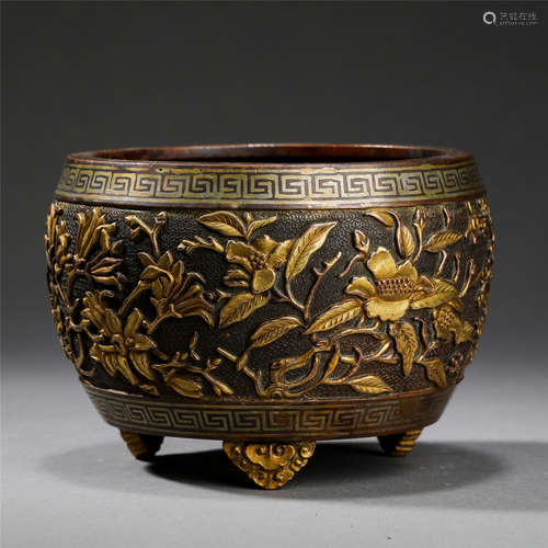 CHINESE GILT BRONZE TRIPLE FEET FLOWER ROUND CENSER