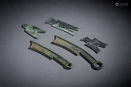 FIVE CHINESE BRONZE KNIFE AND SHAVEL COINS