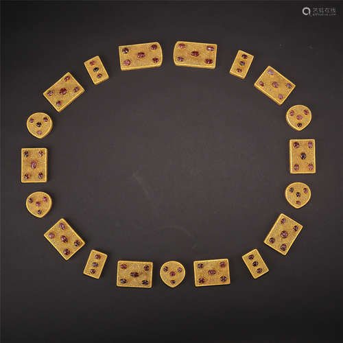 A SET OF GOLD RUBY JADE BLET PLAQUE