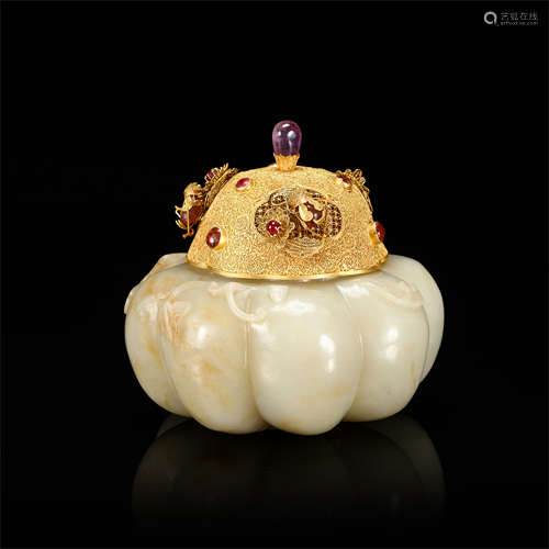 CHINESE JADE MELON SHAPED WATER POT WITH TURMOLINE GILT SILVER LID