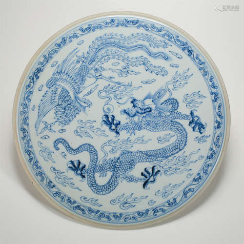 CHINESE PORCELAIN BLUE AND WHITE DRAGON PHOENIX ROUND PLAQUE