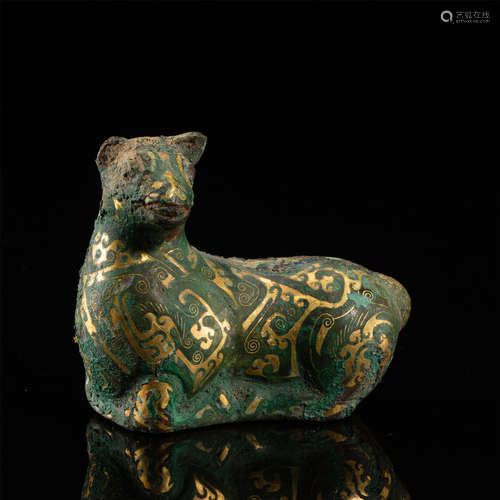 CHINESE GOLD SILVER INLAID BRONZE COUCHING BEAST HAN DYNASTY