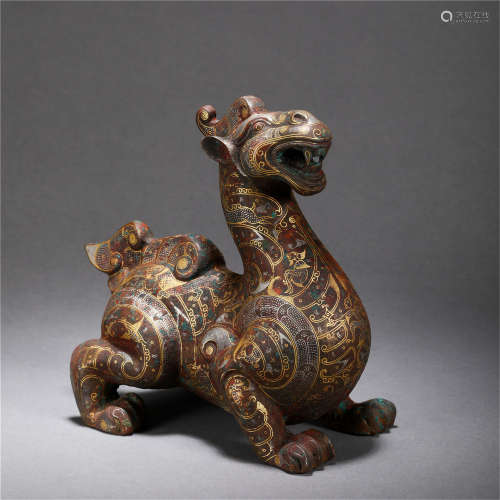 CHINESE GOLD SILVER INLAID BRONZE COUCHING BEAST HAN DYNASTY