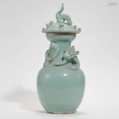 CHINESE PORCELAIN BLUE GLAZE DRAGON LIDDED VASE