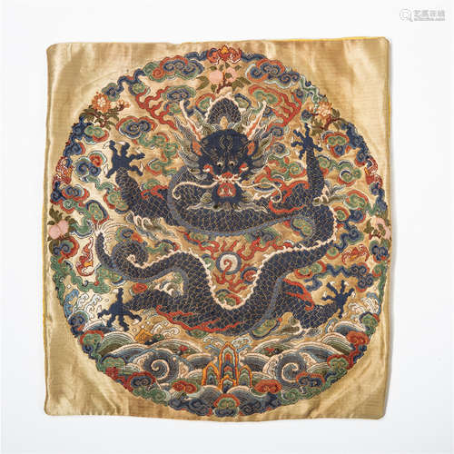 PAIR OF CHINESE EMBROIDERY ROUND DRAGON TEXTILE