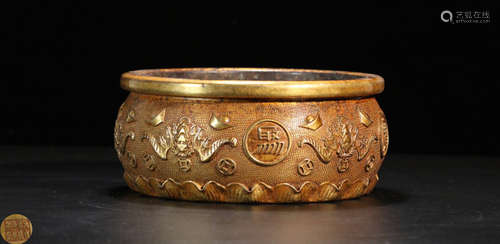 A GILT BRONZE CASTED AUSPICIOUS PATTERN CENSER