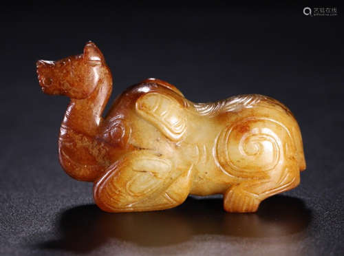 A HETIAN JADE CARVED BEAST SHAPED PENDANT