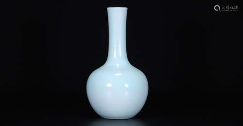 A FAMILLE GREEN GLAZE VASE