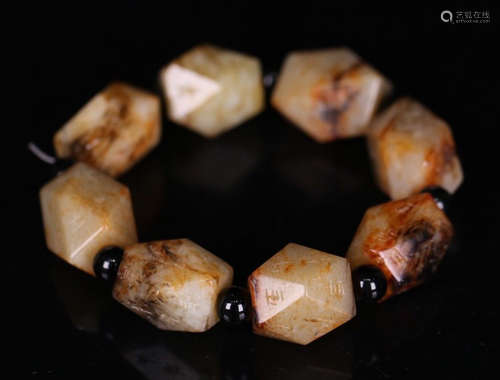 A HETIAN JADE CARVED BEAD STRING BRACELET