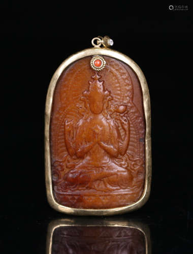 A TIBETAN BONE CARVED GUANYIN BUDDHA PENDANT