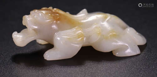 A HETIAN JADE CARVED BEAST SHAPED PENDANT