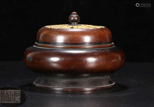 A PURPLE BRONZE CASTED CENSER WITH COVER
