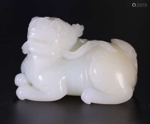 A HETIAN JADE CARVED BEAST SHAPED PENDANT