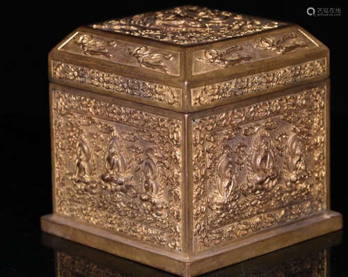 A GILT BRONZE CASTED BUDDHA PATTERN SQUARE BOX