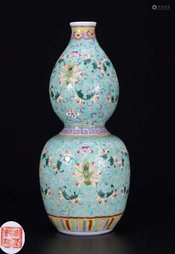 A FAMILLE ROSE GLAZE WRAPPED FLOWER PATTERN VASE