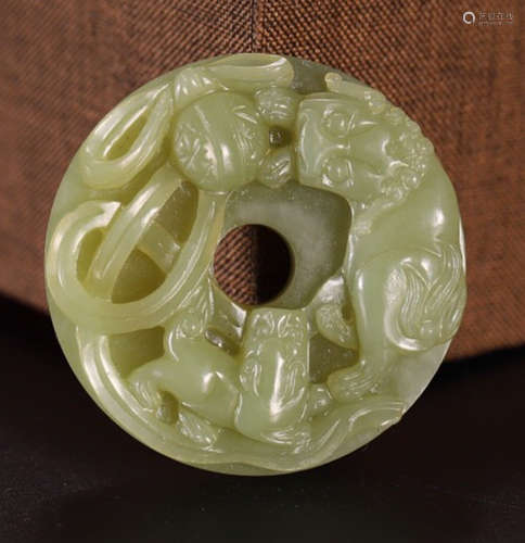 A HETIAN YELLOW JADE CARVED LION PATTERN PENDANT