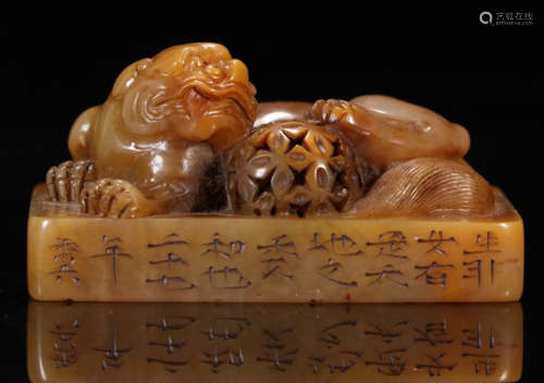 A SOAPSTONE CARVED LION SHAPED SEAL