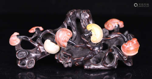 A ZITAN WOOD CARVED GANODERMA SHAPED PEN SHELF