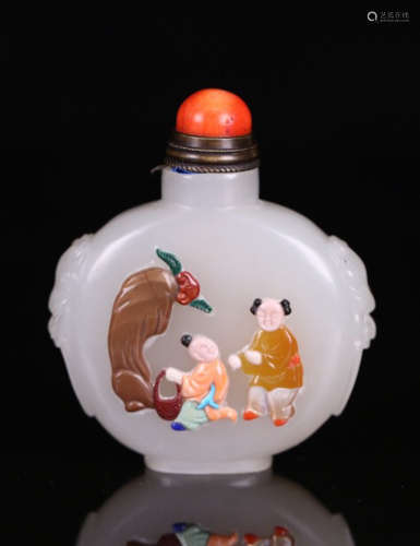 A HETIAN JADE CARVED GEM DECORATED SNUFF BOTTLE