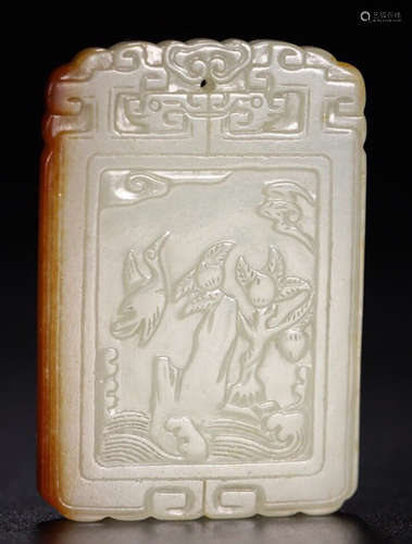 A HETIAN JADE CARVED PEACH PATTERN PENDANT