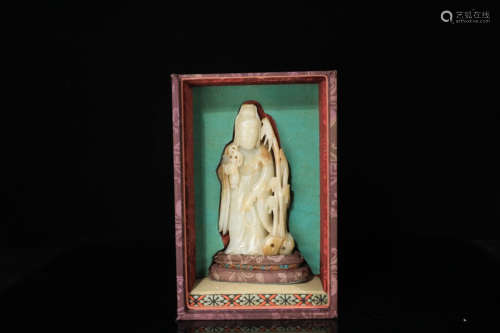 17-19TH CENTURY, AN OLD HETIAN JADE GUANYIN STATUE, QING DYNASTY.