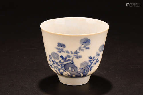 A KANGXI MARK BLUE&WITE CUP